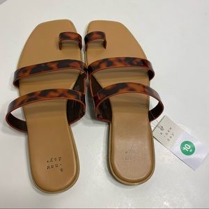 NWT Womens Tortoiseshell Wide Width Sandals Brown